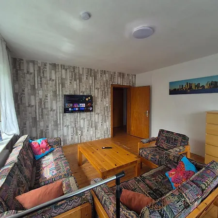 Monteurhaus Mit 4 Zimmern Prázdninový dům *