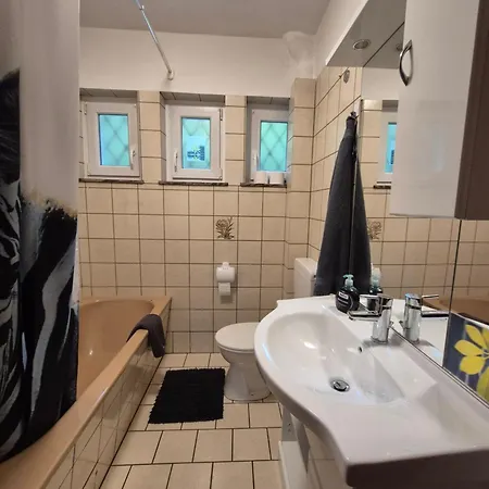 Monteurhaus Mit 4 Zimmern *